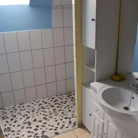 With 2 Bedrooms Holiday home